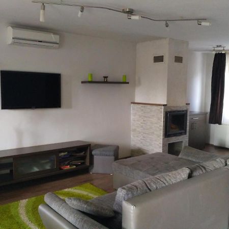 Family Holiday Apartman Nyiregyhaza Bagian luar foto
