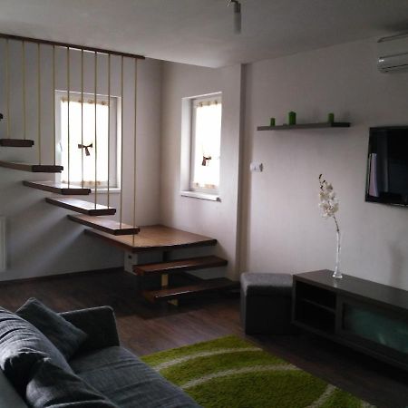 Family Holiday Apartman Nyiregyhaza Bagian luar foto