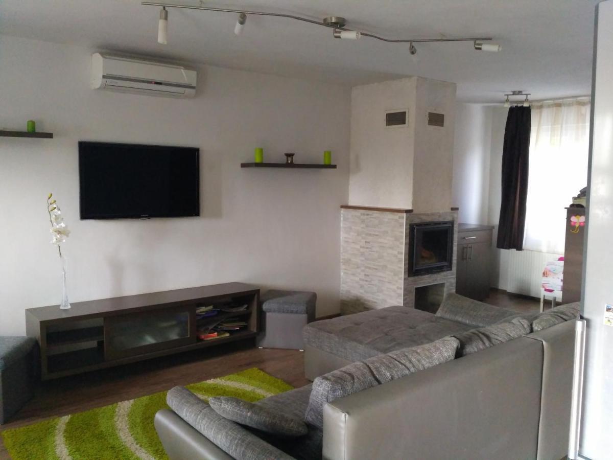 Family Holiday Apartman Nyiregyhaza Bagian luar foto