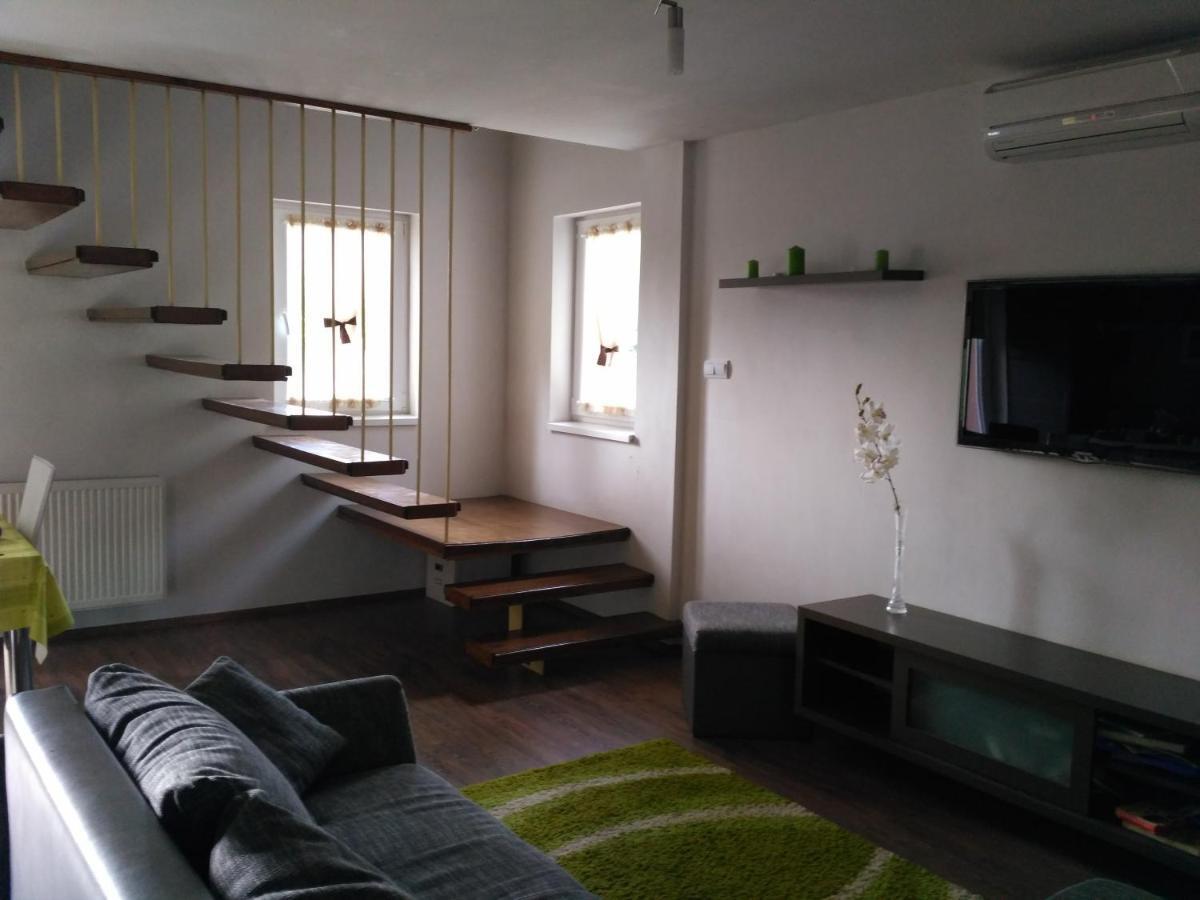 Family Holiday Apartman Nyiregyhaza Bagian luar foto